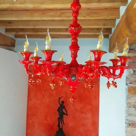 לינה וארוחת בוקר Le Rondini Di San Donato 3*