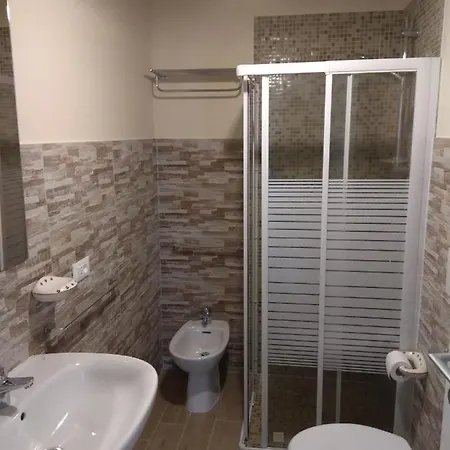 לינה וארוחת בוקר Le Rondini Di San Donato לוקה