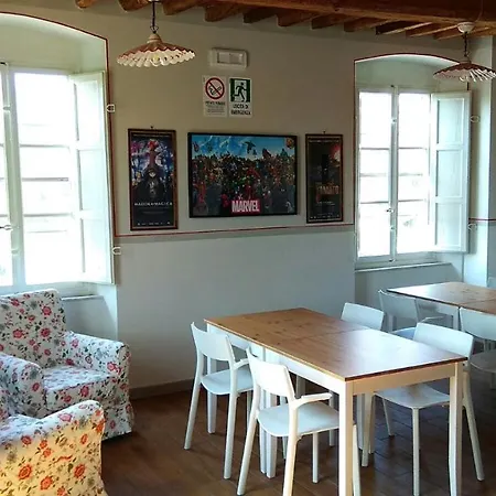 לינה וארוחת בוקר Le Rondini Di San Donato 3*